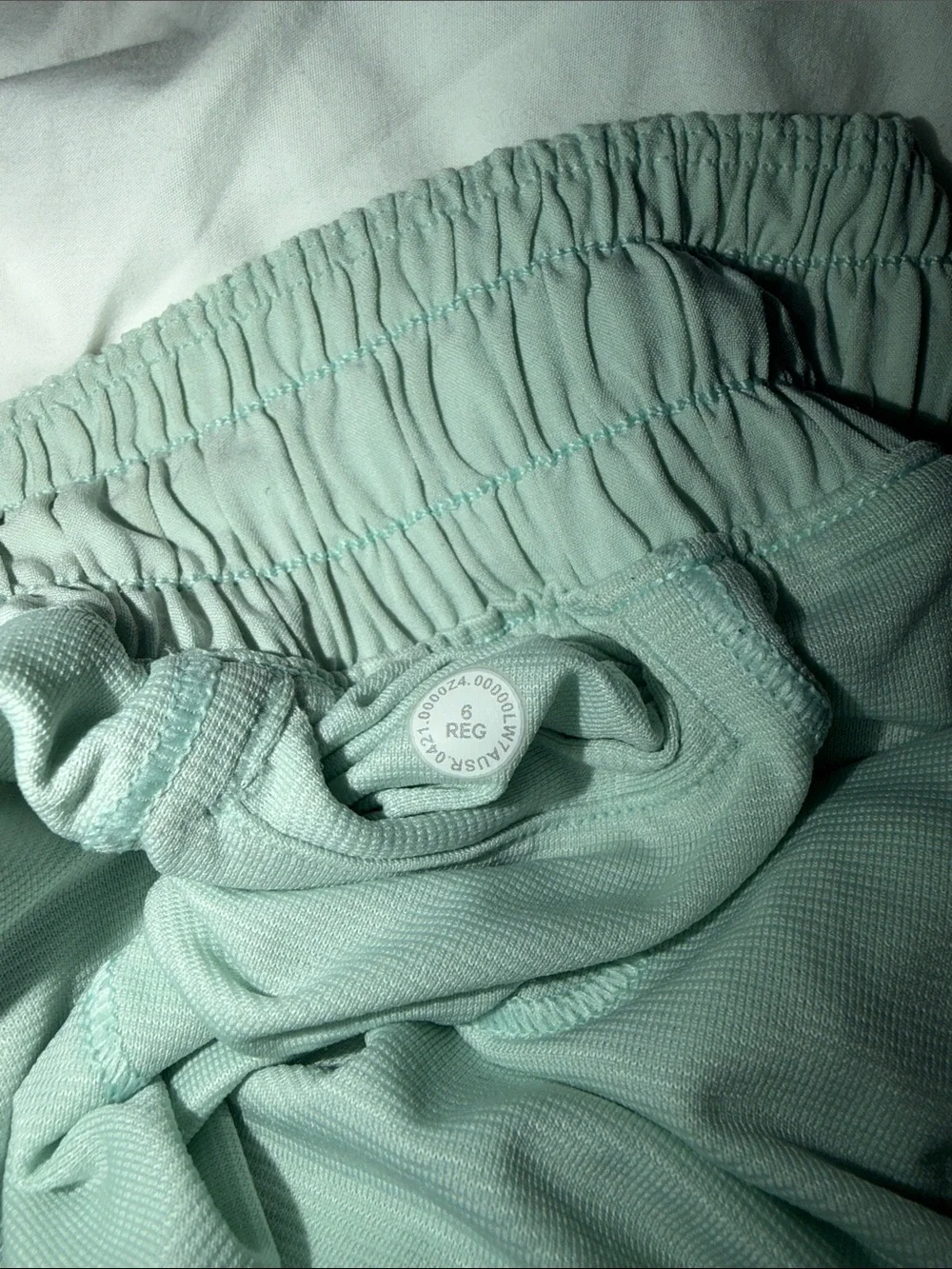 Lululemon hotty hot 2.5” size 6